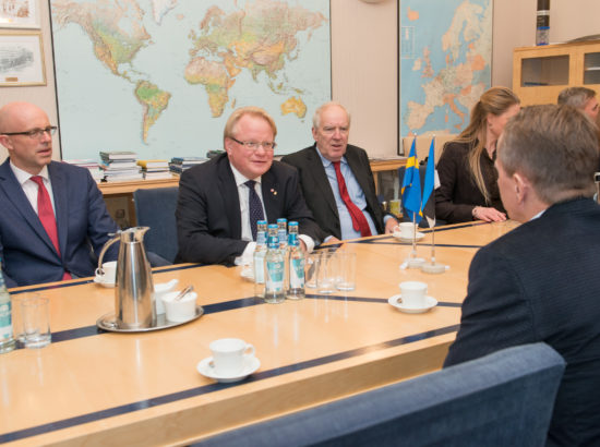 Riigikaitsekomisjoni esimees Jürgen Ligi kohtus Rootsi kaitseministri Peter Hultqvistiga